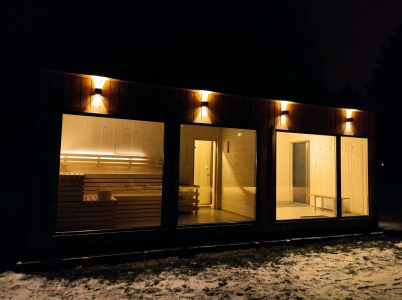 sauna nocą
